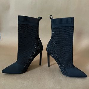 STEVE MADDEN Janit black booties